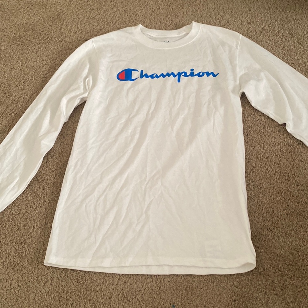 White Champion Long T-Shirt 🤍
Size || Small